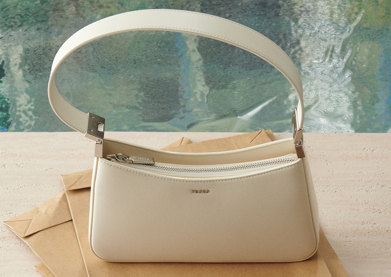 The Jatte Living Hover