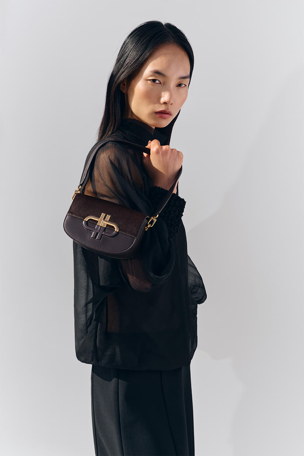 Model with shoulder bag