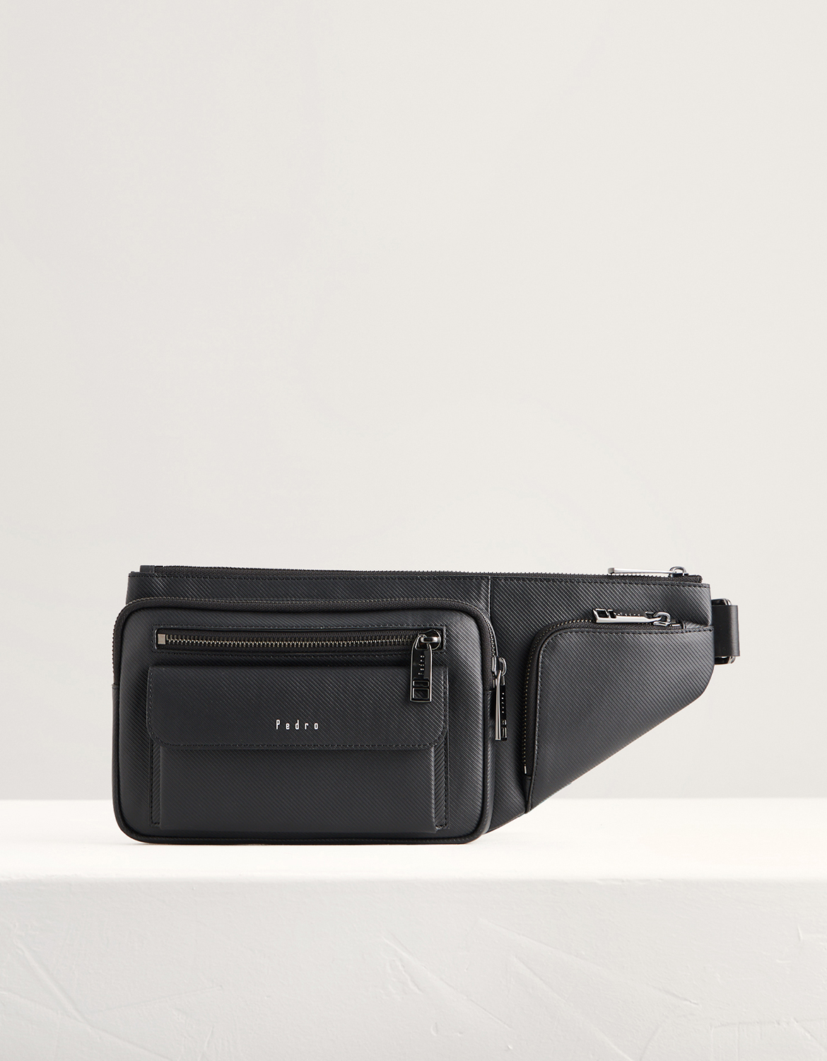 ★PEDRO Embossed Leather Sling Pouch ショルダーバック/送料込 ☆PEDRO Embossed Leather Sling Pouch ショルダーバック/送料込